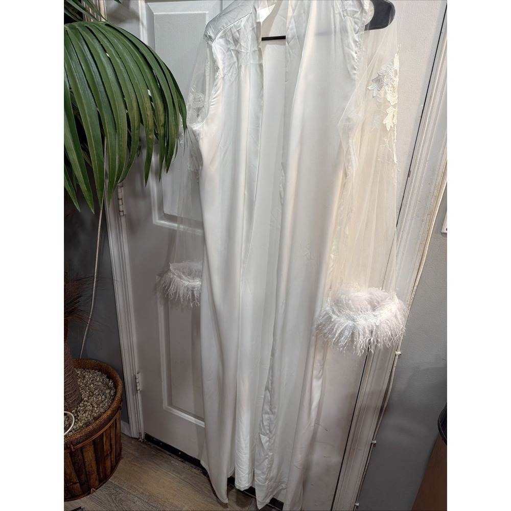 Vintage Women‎ Sheer Robe Lingerie Long Sleeve Lace Details Beautiful 377